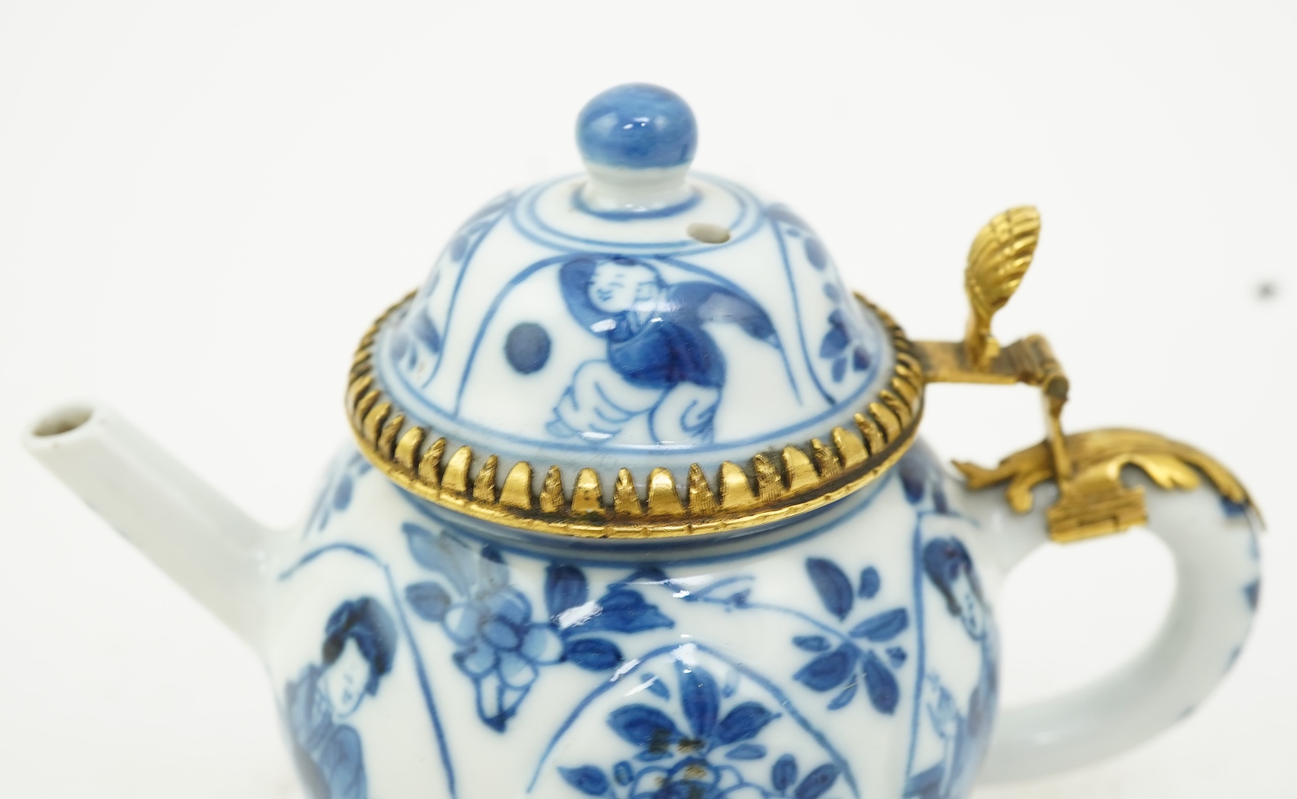 A Chinese miniature blue and white teapot, Kangxi period